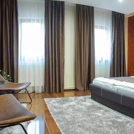 Pollushof Panzio Es Etterem 3*