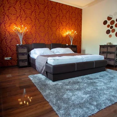 Bed & Breakfast Pollushof Panzio Es Etterem *