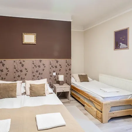 Pollushof Panzio Es Etterem Bed & Breakfast 3*
