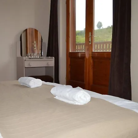 Pollushof Panzio Es Etterem B&B 3*