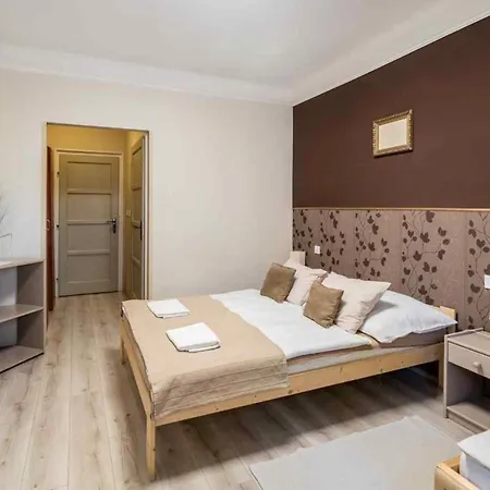 Pollushof Panzio Es Etterem Bed & Breakfast 3*