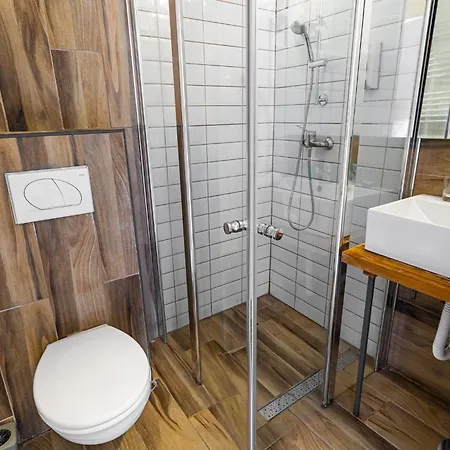 B&B Pollushof Panzio Es Etterem 3*