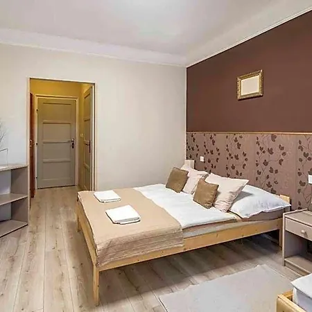 Pollushof Panzio Es Etterem Bed & Breakfast 3*