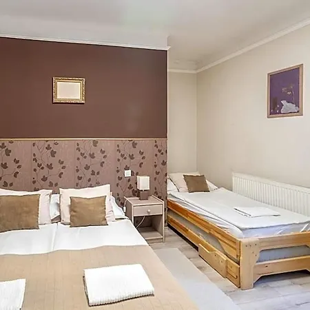 Bed & Breakfast Pollushof Panzio Es Etterem 3*
