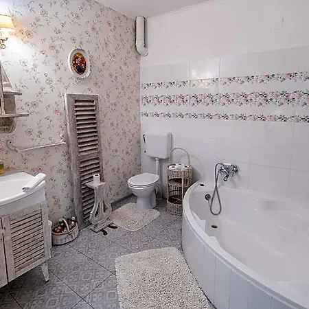 Bed & Breakfast Pollushof Panzio Es Etterem 3*