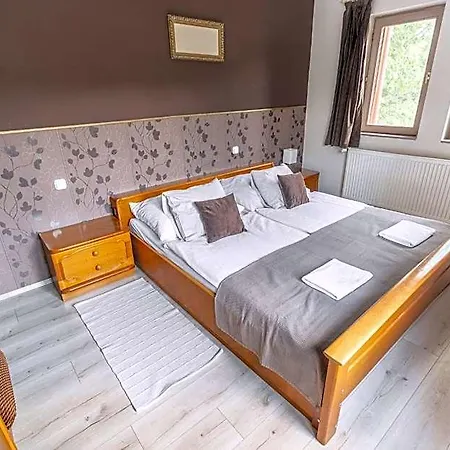 Pollushof Panzio Es Etterem Bed & Breakfast