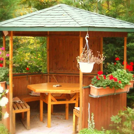 Bed & Breakfast Pollushof Panzio Es Etterem Csolnok