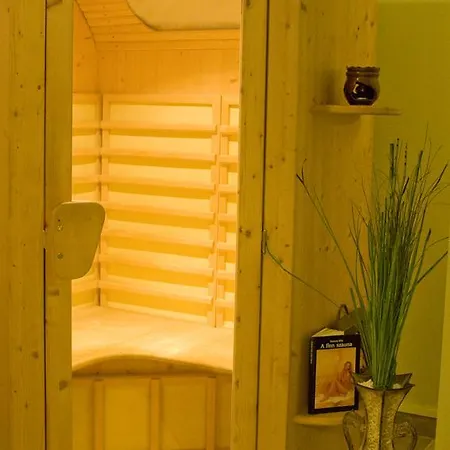 Pollushof Panzio Es Etterem Bed & Breakfast *