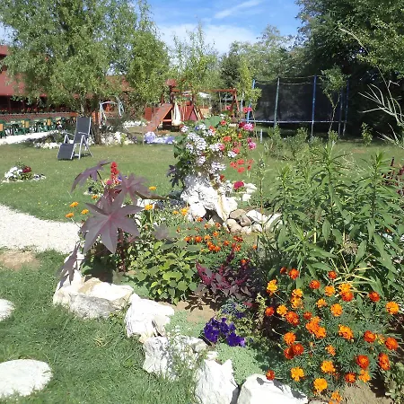 Bed & Breakfast Pollushof Panzio Es Etterem *