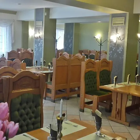 Pollushof Panzio Es Etterem Bed & Breakfast
