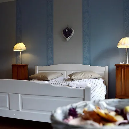 Pollushof Panzio Es Etterem Bed & Breakfast