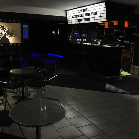 住宿加早餐酒店 Pollushof Panzio Es Etterem Csolnok