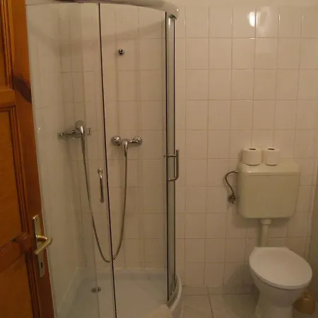 Bed & Breakfast Pollushof Panzio Es Etterem