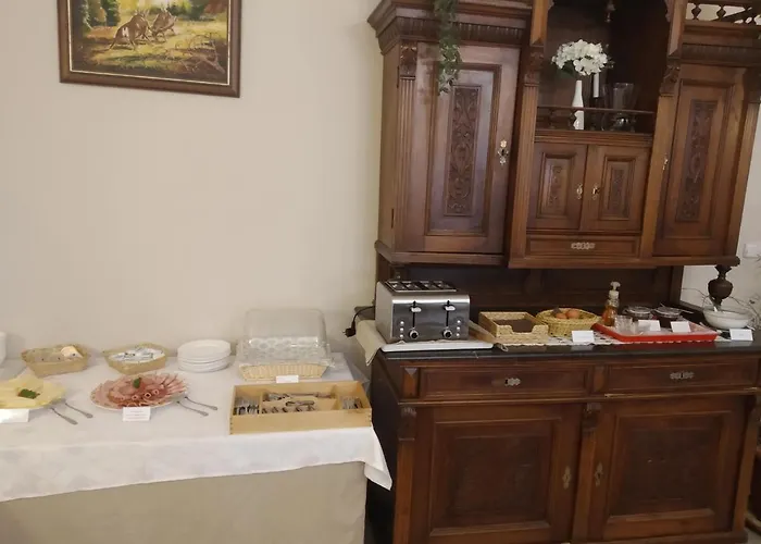 Bed & Breakfast Pollushof Panzio Es Etterem Csolnok