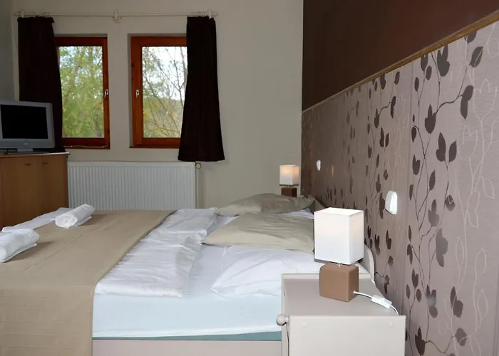 Pollushof Panzio Es Etterem Bed & Breakfast