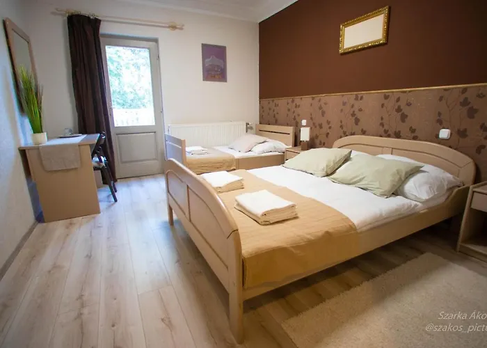 Pollushof Panzio Es Etterem Bed & Breakfast Csolnok