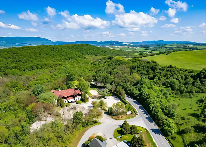 Bed & Breakfast Pollushof Panzio Es Etterem
