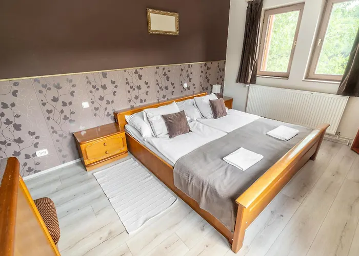 Bed & Breakfast Pollushof Panzio Es Etterem Csolnok