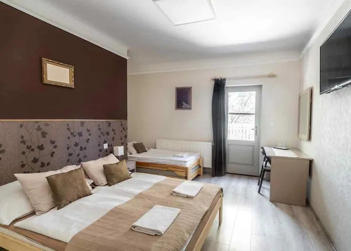 Pollushof Panzio Es Etterem Bed & Breakfast