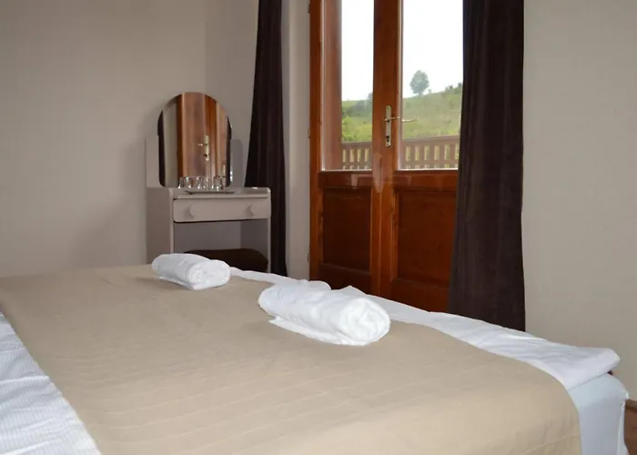 Pollushof Panzio Es Etterem Bed & Breakfast 3*