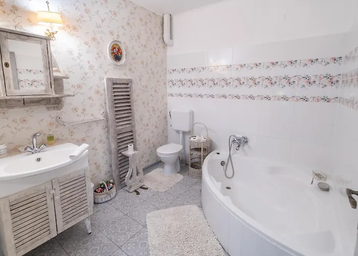 Bed & Breakfast Pollushof Panzio Es Etterem Csolnok