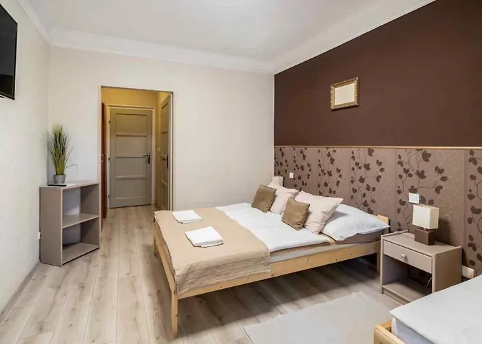 Pollushof Panzio Es Etterem Bed & Breakfast 3*