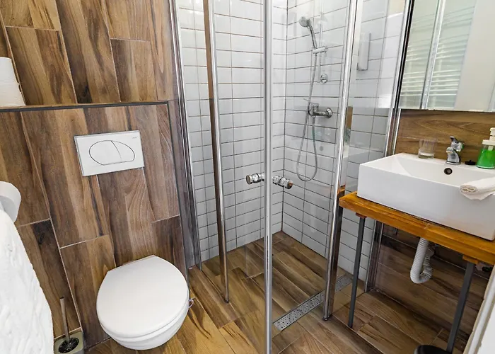 Bed & Breakfast Pollushof Panzio Es Etterem 3*
