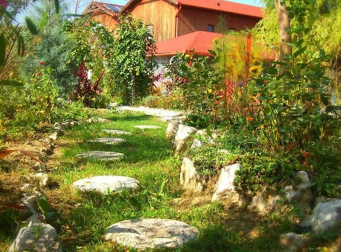Pollushof Panzio Es Etterem Bed & Breakfast Csolnok
