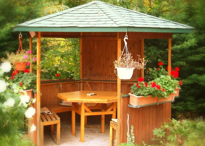 Bed & Breakfast Pollushof Panzio Es Etterem Csolnok