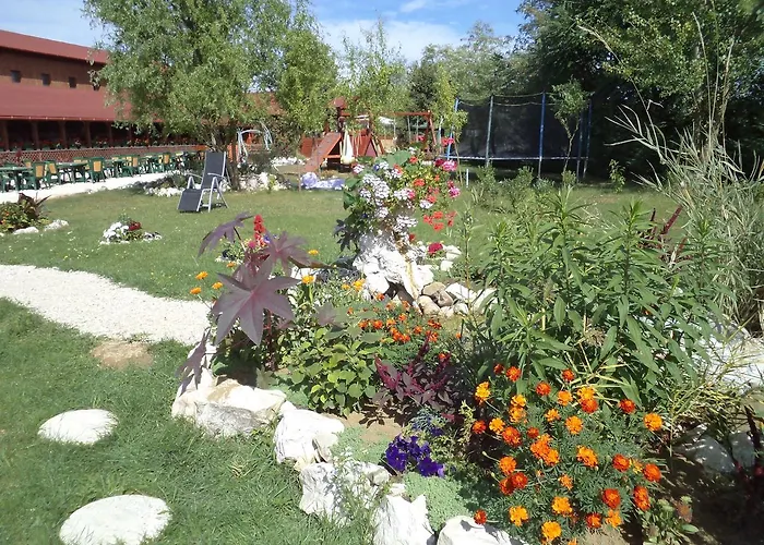 Bed & Breakfast Pollushof Panzio Es Etterem 3*