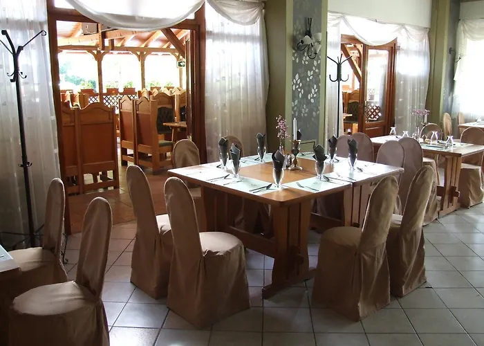 Pollushof Panzio Es Etterem Bed & Breakfast Csolnok