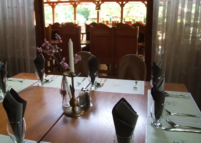 Pollushof Panzio Es Etterem Bed & Breakfast Csolnok